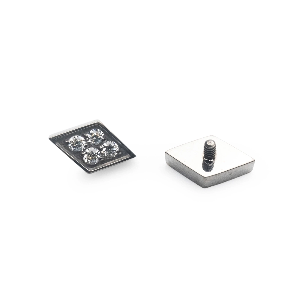 Piercing Embout - Titane F136 Gamme Hand Ink - Embout 114 avec pas de vis interne 0,9 mm pour piercing 1,2 mm losange sertie 4 strass 6 mm*