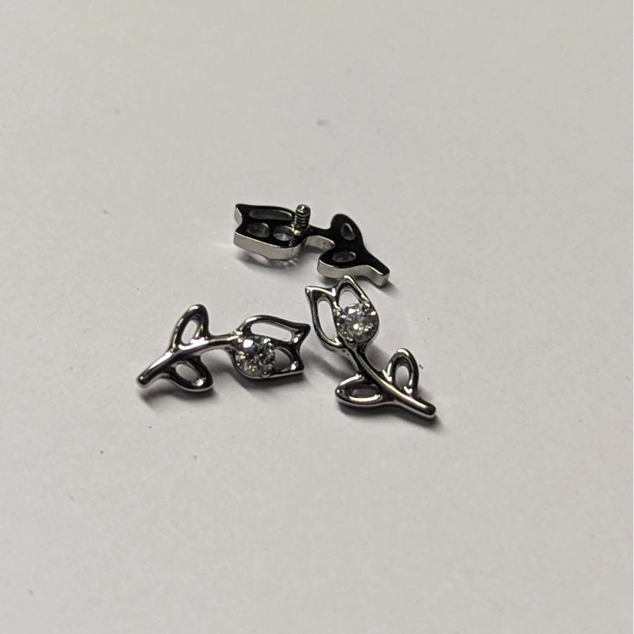 Piercing Embout - Titane F136 Gamme Hand Ink - Embout 183 avec pas de vis interne 0,9 mm pour piercing 1,2 mm fleur tulipe strass 9 mm*