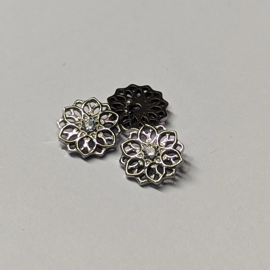 Piercing Embout - Titane F136 Gamme Hand Ink - Embout 224 avec pas de vis interne fleur mandala avec strass