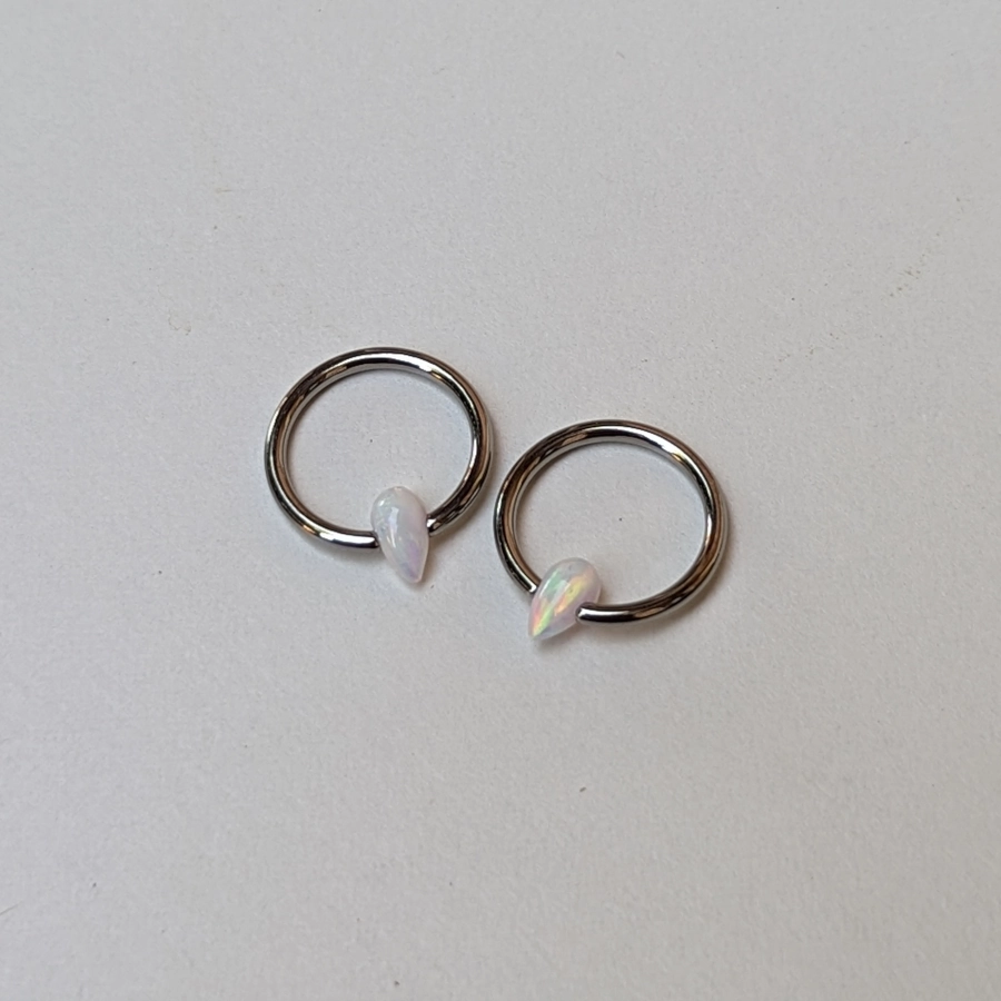 Anneau Titane Piercing - Gamme Hand Ink - Anneau bcr 26 en titane f136 avec bille en opale ovale