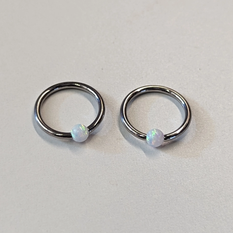 Anneau Titane Piercing - Gamme Hand Ink - Anneau bcr 27 en titane f136 avec bille en opale