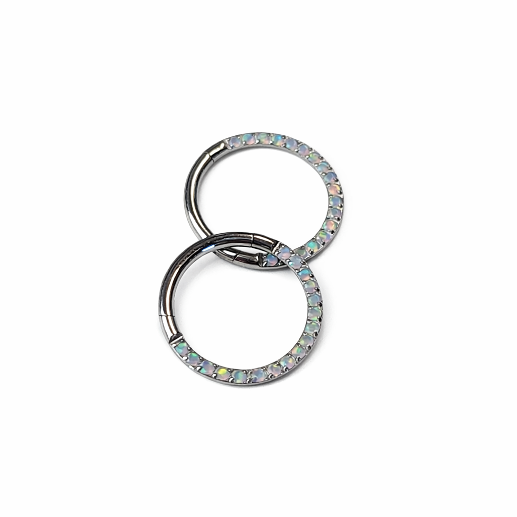 Piercing Anneau Titane ASTM F136 Premium – Clicker 39 avec Fermeture à Charnière Sertie Strass Couleur Qualité Implant*