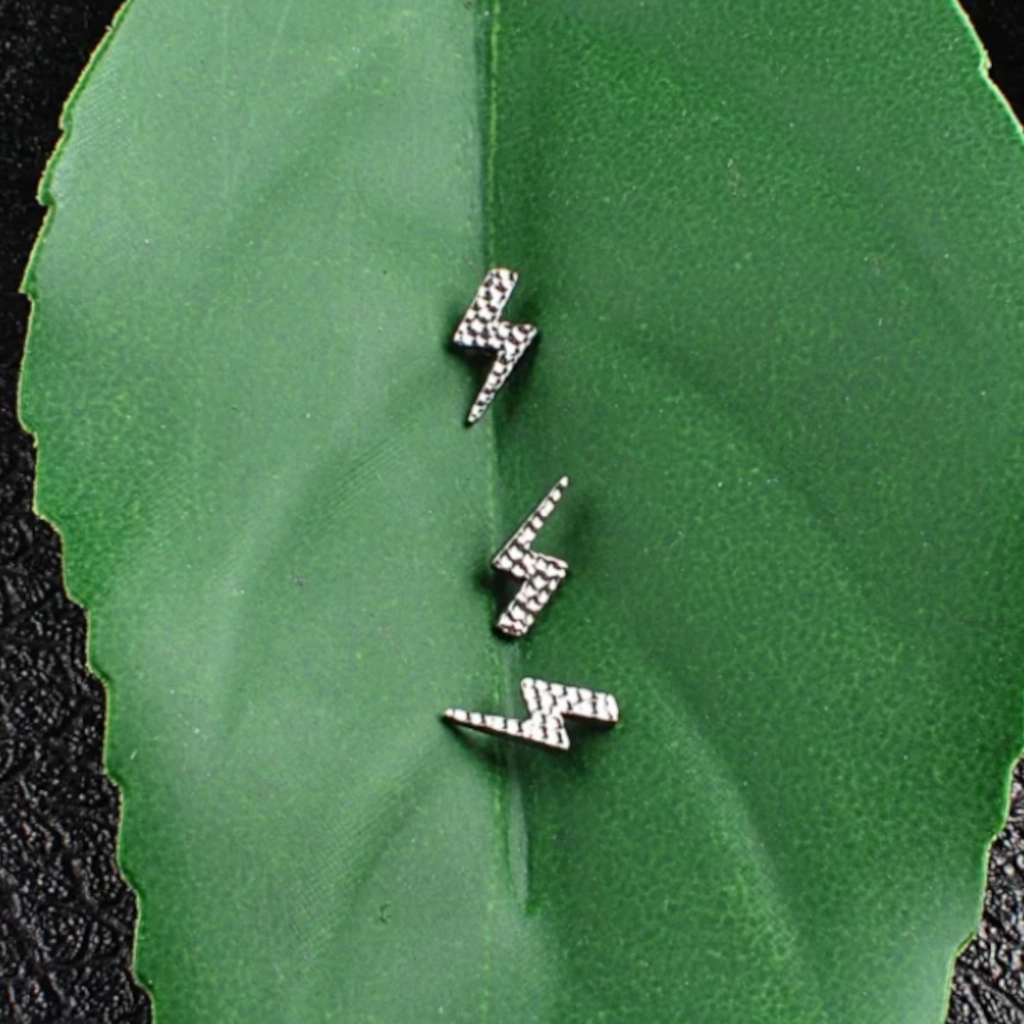 Embout Piercing - Titane F136 Gamme Hand Ink - Embout 79 avec pas de vis interne 0,9 mm pour piercing 1,2 mm*