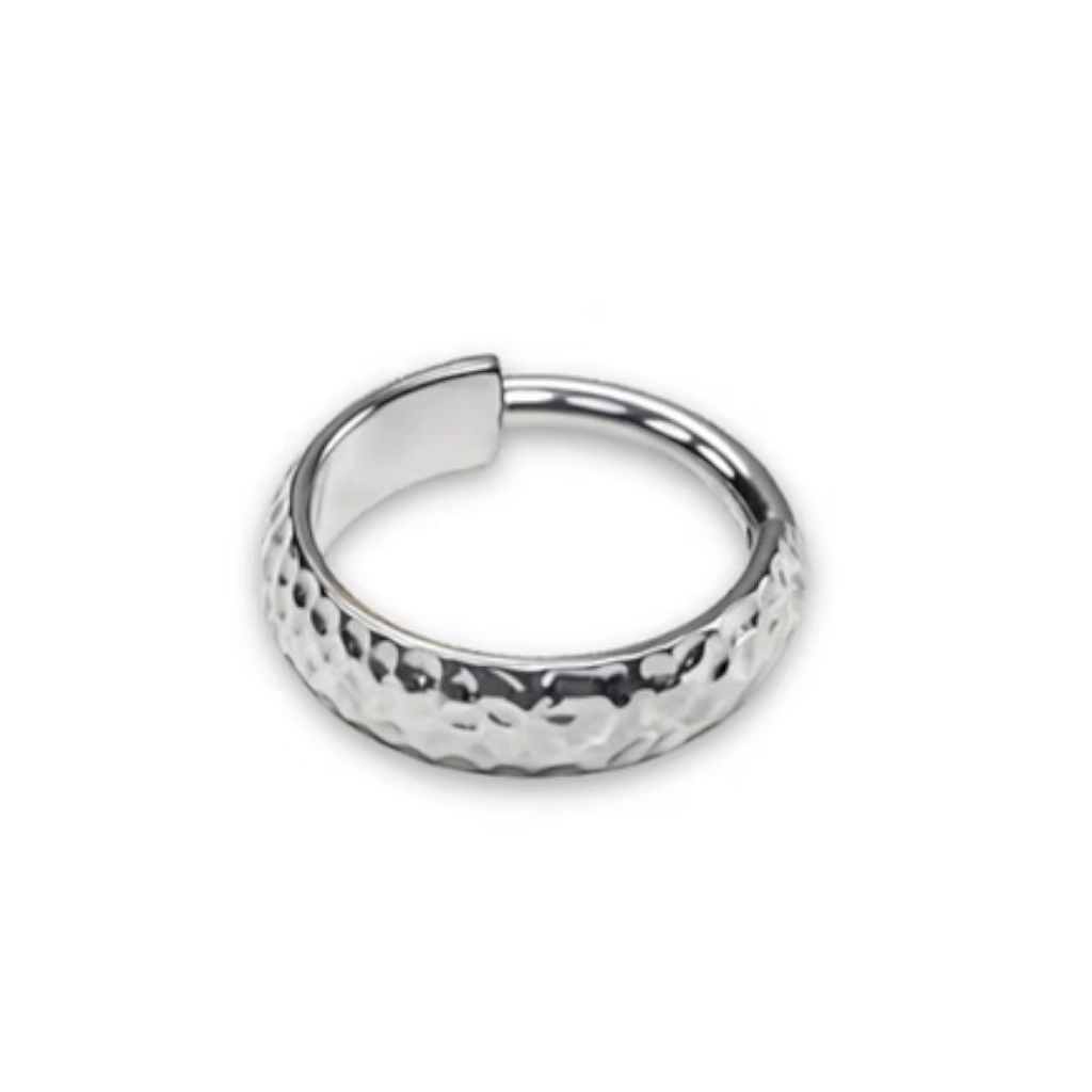 Anneau Titane ASTM F136 - Clicker 1971 Stérile Martelé Argent ou Gold