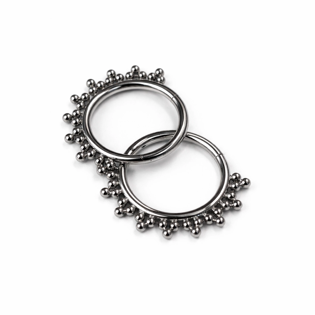 Piercing Anneau Titane ASTM F136 Premium – Clicker 28 avec Fermeture à Charnière Pyramide de Perles Qualité Implant*