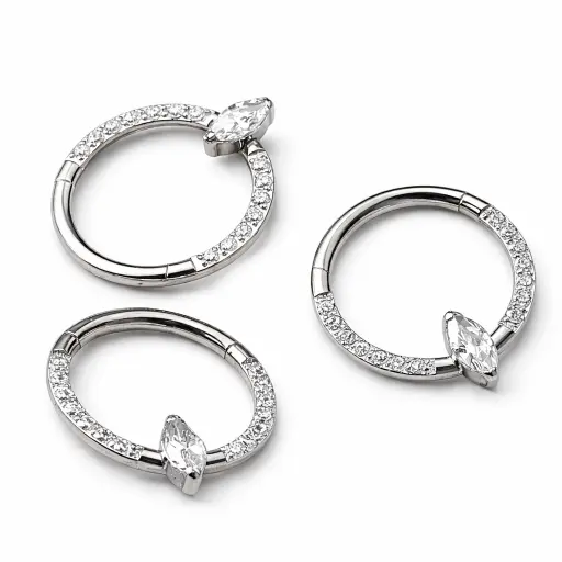 Piercing Anneau Titane ASTM F136 Premium – Clicker 91 avec Fermeture à Charnière Sertie Strass & Losange Strass*