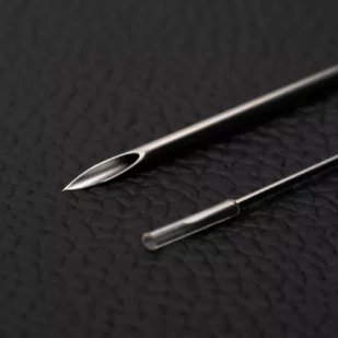 Pince Micro Dermal - Pince en inox pour la pose de piercing de surface -  Hand Ink