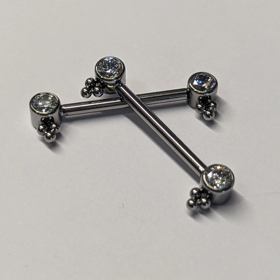 Barbell Titane Piercing Teton – Gamme Hand Ink – Barbell en titane f136 sertie de 2 strass et 6 perles